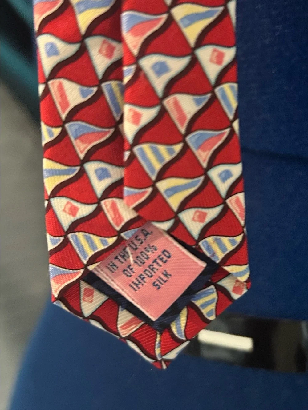 BRAND NEW WITHOUT TAGS Kid’s Red Patterned Men's Tie - Vineyard Vines